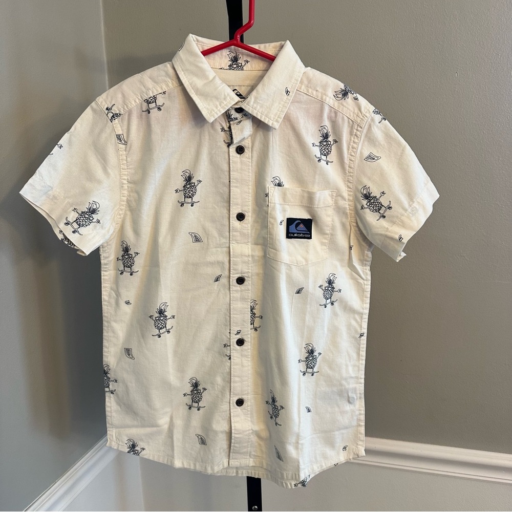 NWT QuickSilver 'Hello You Pineapple Print Short Sleeve Shirt Size XS/8‎ Youth
